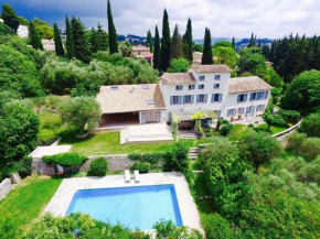 Olive tree garden villa with heated swimming pool and jacuzzi